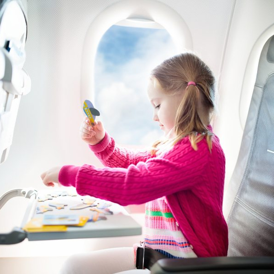 Letíme ✈️ ako cestovať s detičkami bezpečne a pohodlne?