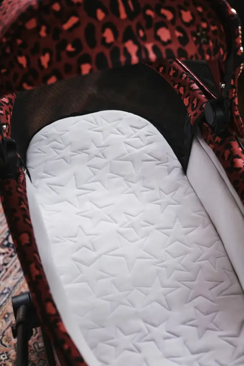 CYBEX PRIAM Lux Carry Cot by Alec Völkel Rosenrot Red - vanička